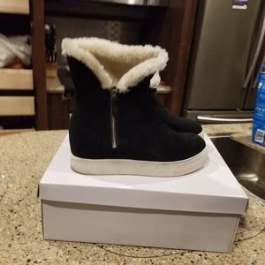Black boots with fur